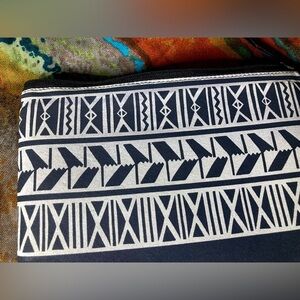 Fiji Airways Black And Cream Padded Bag Makeup Zip Pouch